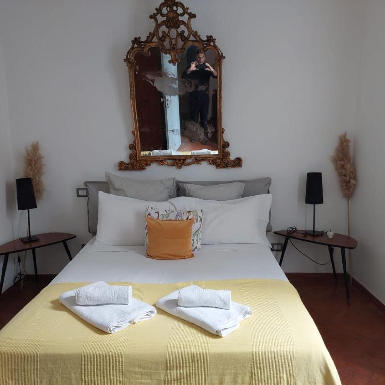 Tribunali Panoramic apartment with terrace - Four-Bedroom Apartment - 32