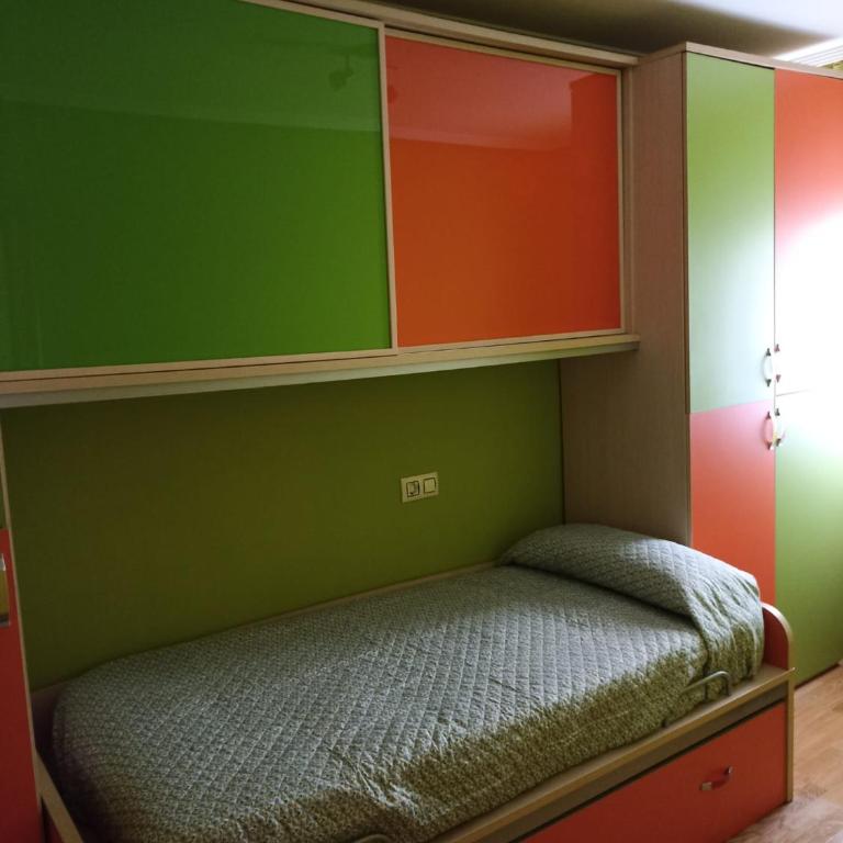 Piso Yade en Oviedo, próximo a los Vegas con Parking y Wifi - Three-Bedroom Apartment - 15