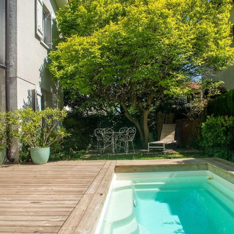 Villa con piscina privada en el centro de Pamplona - Villa - 3