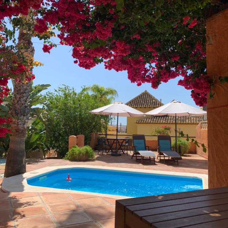 Apartamento con jacuzzi y terraza con opcion a Piscina Privada - Villa con piscina privada - 6