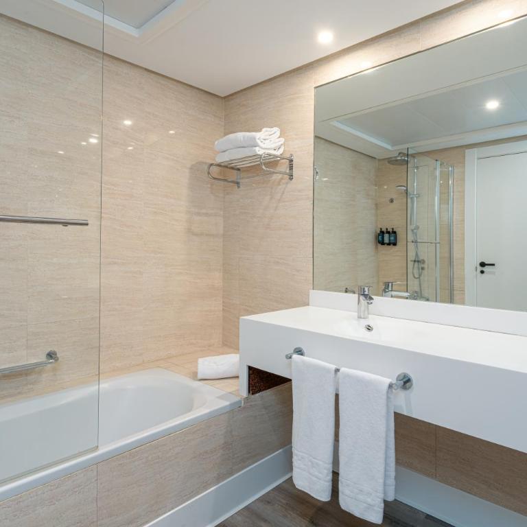 Hotel Benalma Costa del Sol - Habitación Doble Grand con vistas al mar (2 adultos + 2 niños) - 7