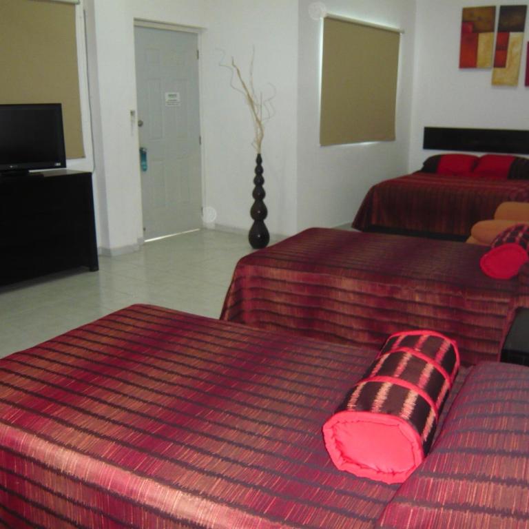 Aparthotel Siete 32 - Family Room with Bathroom - 7