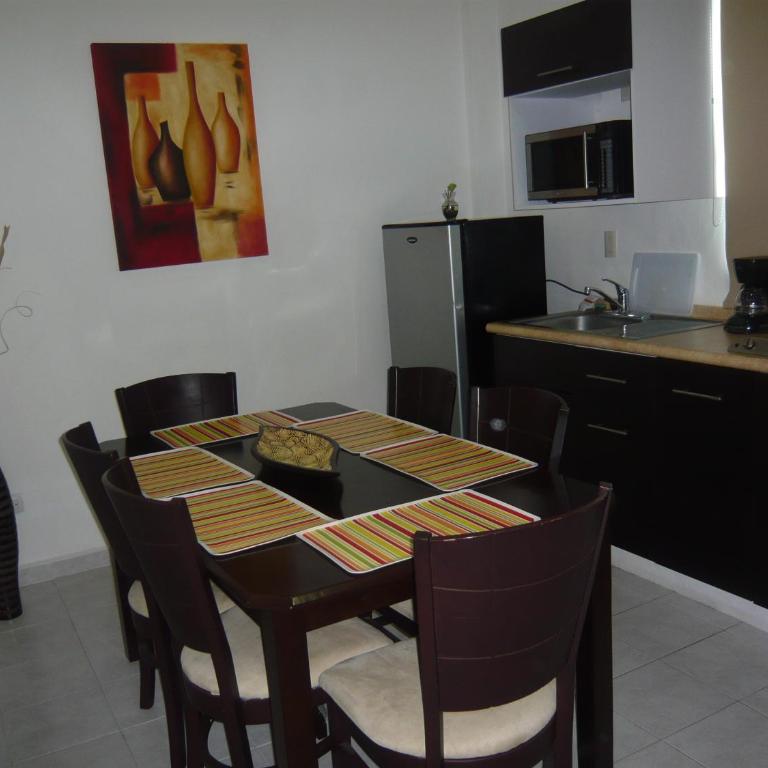 Aparthotel Siete 32 - Family Room with Bathroom - 11