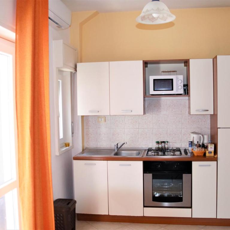 Case Vacanze Il Sorriso - Apartment with Terrace - 18