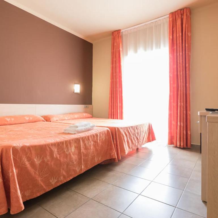 Tossa Beach Center - Habitación Triple con balcón - 2