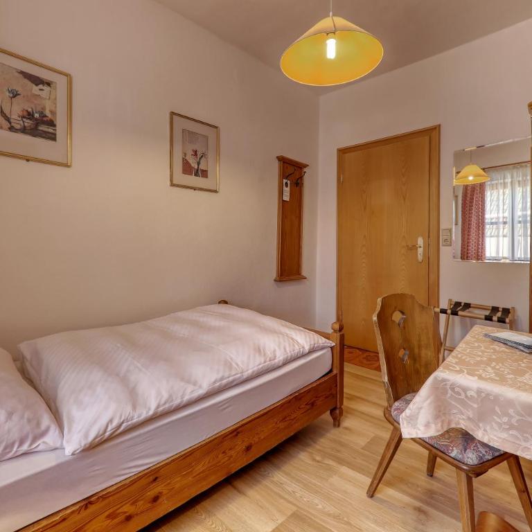 Hotel Bayerischer Hof - Einzelzimmer mit Bad - 3