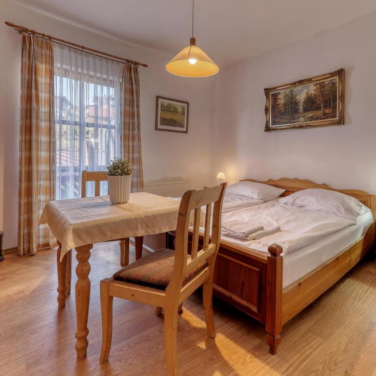 Hotel Bayerischer Hof - Doppel-/Zweibettzimmer mit Balkon - 1