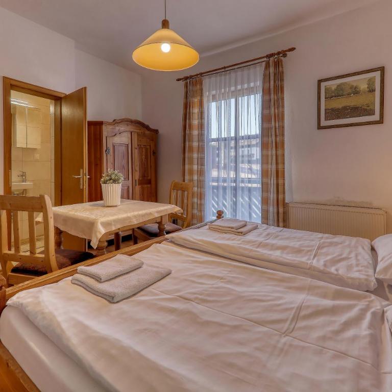 Hotel Bayerischer Hof - Doppel-/Zweibettzimmer mit Balkon - 2
