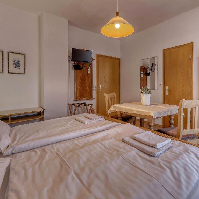 Hotel Bayerischer Hof - Doppel-/Zweibettzimmer mit Balkon - 3