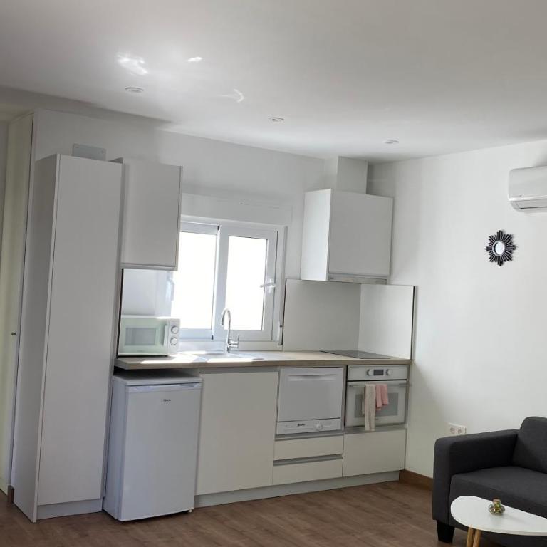 Apartamentos Boni - Deluxe Studio with Balcony and Castle View - 6