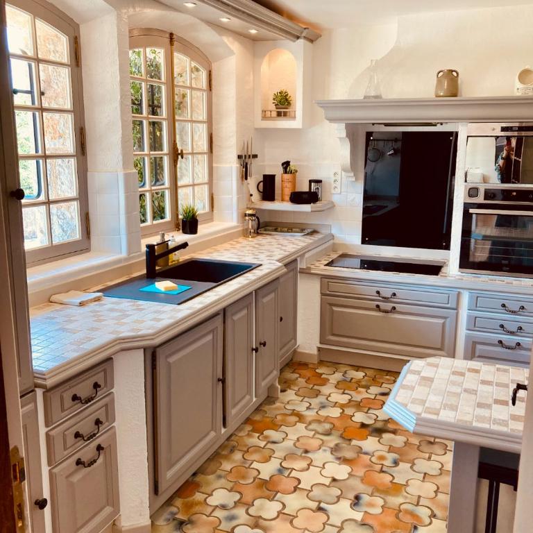 Villa with spectacular views - Pool house with outdoor kitchen and pizza oven - Villa - 6