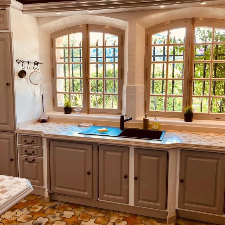 Villa with spectacular views - Pool house with outdoor kitchen and pizza oven - Villa - 12