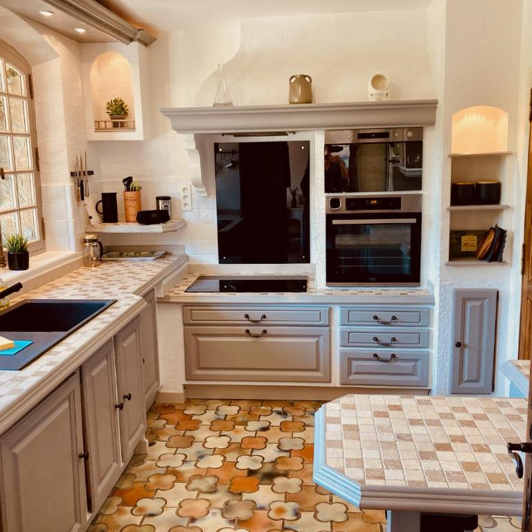 Villa with spectacular views - Pool house with outdoor kitchen and pizza oven - Villa - 14