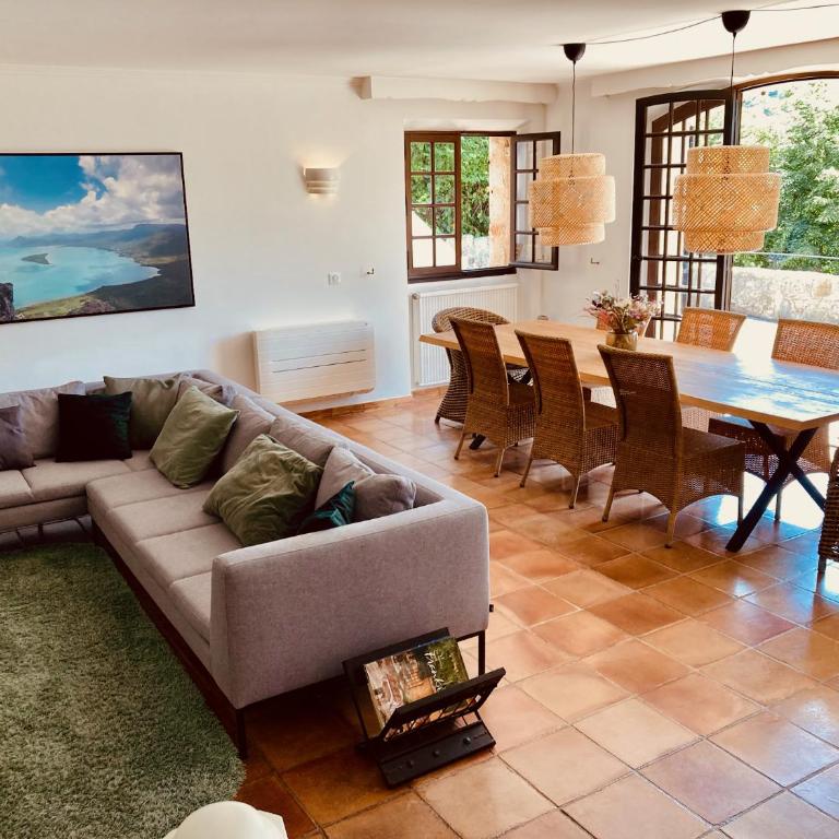 Villa with spectacular views - Pool house with outdoor kitchen and pizza oven - Villa - 15
