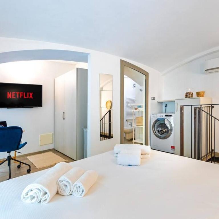 [Centro-Porta Nuova] Moderno Loft con Patio e WiFi - Appartamento con 1 Camera da Letto - 10