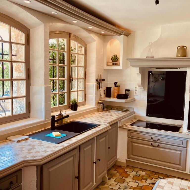 Villa with spectacular views - Pool house with outdoor kitchen and pizza oven - Villa - 31