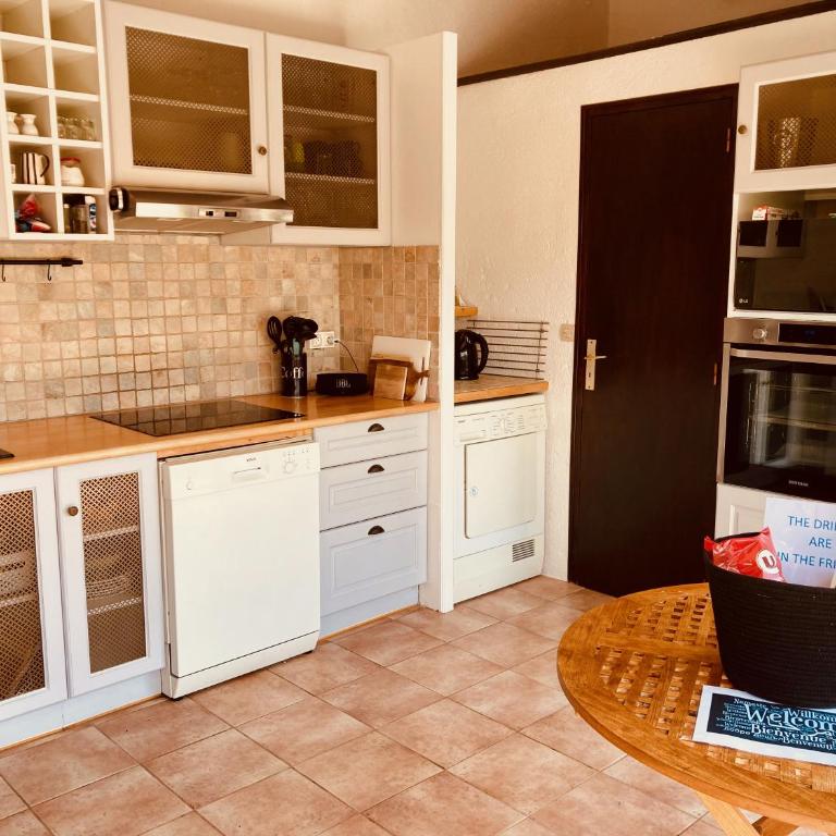 Villa with spectacular views - Pool house with outdoor kitchen and pizza oven - Villa - 45