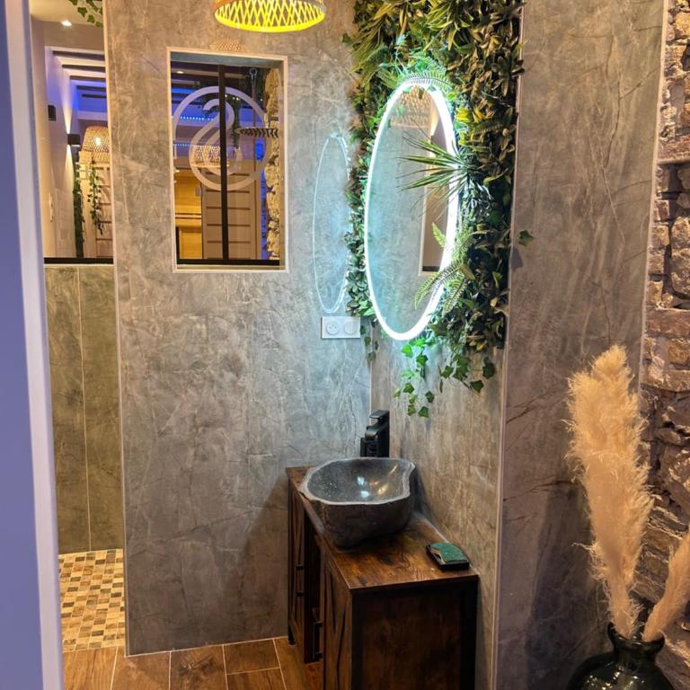 Grenoble LA SUITE 2 spa jaccuzzi et sauna privatif - Suite Deluxe avec Baignoire Spa - 11