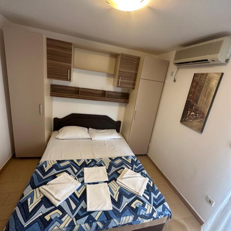Azzuro apartments Budva - Dvokrevetna Soba sa Bračnim Krevetom i Terasom - 4