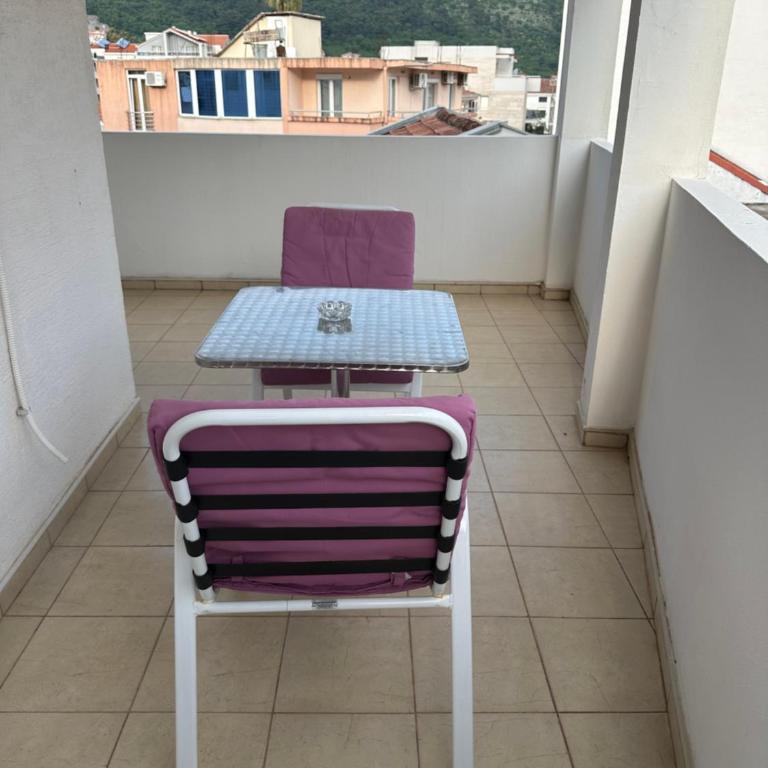 Azzuro apartments Budva - Dvokrevetna Soba sa Bračnim Krevetom i Terasom - 8