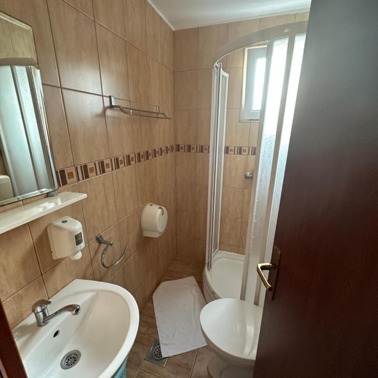 Azzuro apartments Budva - Dvokrevetna Soba sa Bračnim Krevetom - 9