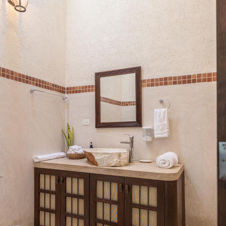 Casa Dos Lirios Hotel Boutique - King Room with Pool View - 5
