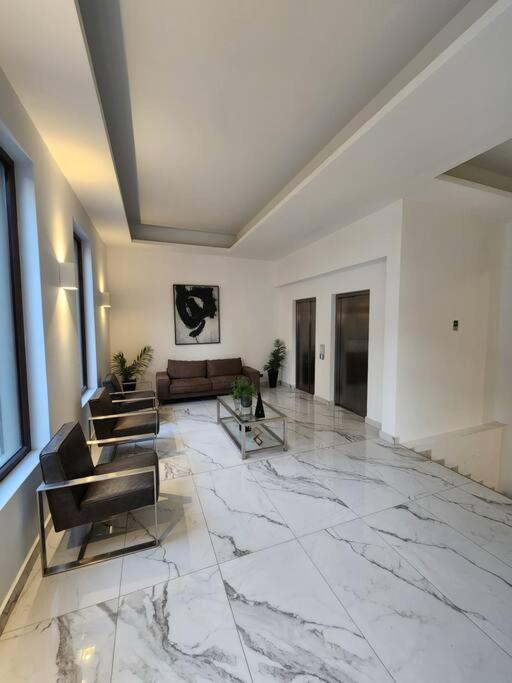 Depto Stgo centro pasos de todo: metro, transfer hacia aeropuerto - One-Bedroom Apartment - 14