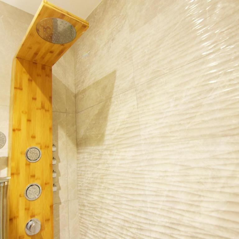 Paradise Luxurious apartment, 3 double rooms for 6 guests, 4 beds, terrace, jacuzzi, free parking, new - Apartamento de 3 dormitorios - 50
