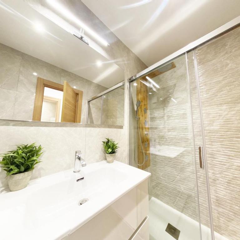 Paradise Luxurious apartment, 3 double rooms for 6 guests, 4 beds, terrace, jacuzzi, free parking, new - Apartamento de 3 dormitorios - 6