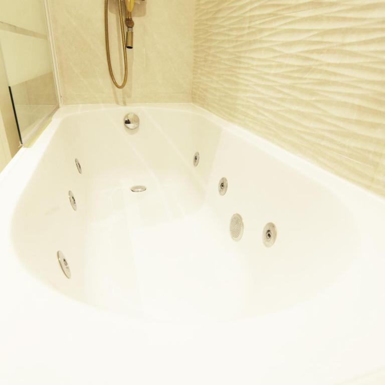 Paradise Luxurious apartment, 3 double rooms for 6 guests, 4 beds, terrace, jacuzzi, free parking, new - Apartamento de 3 dormitorios - 52
