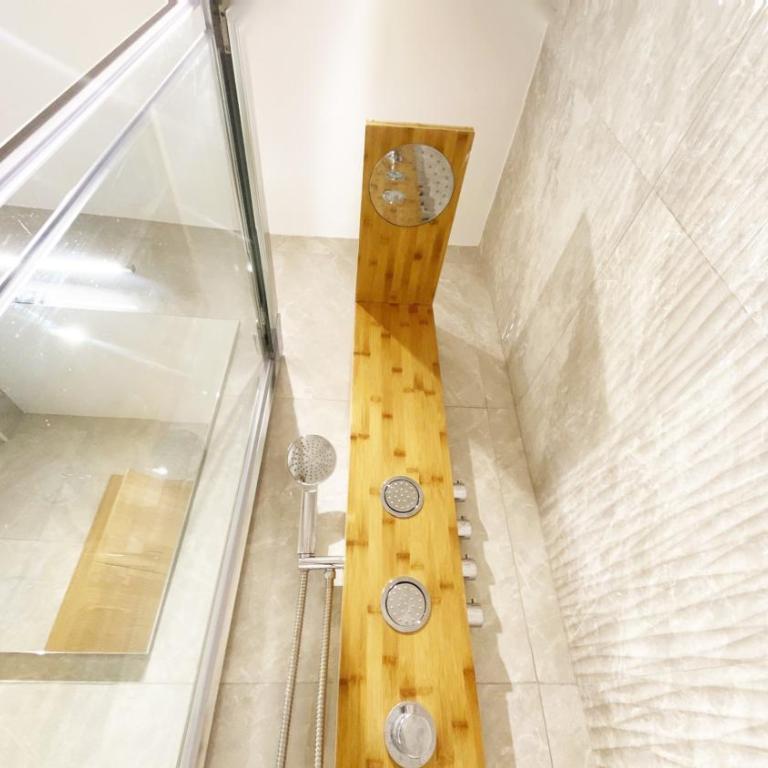 Paradise Luxurious apartment, 3 double rooms for 6 guests, 4 beds, terrace, jacuzzi, free parking, new - Apartamento de 3 dormitorios - 7