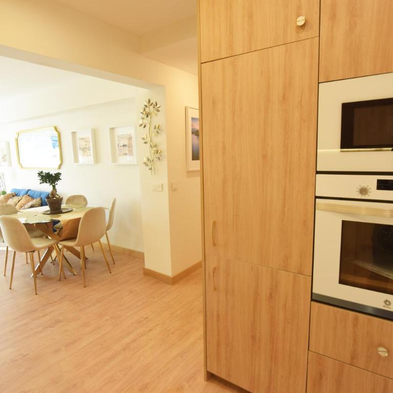Paradise Luxurious apartment, 3 double rooms for 6 guests, 4 beds, terrace, jacuzzi, free parking, new - Apartamento de 3 dormitorios - 64