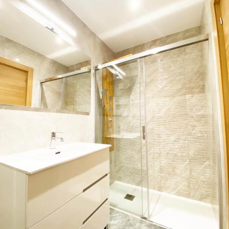 Paradise Luxurious apartment, 3 double rooms for 6 guests, 4 beds, terrace, jacuzzi, free parking, new - Apartamento de 3 dormitorios - 35