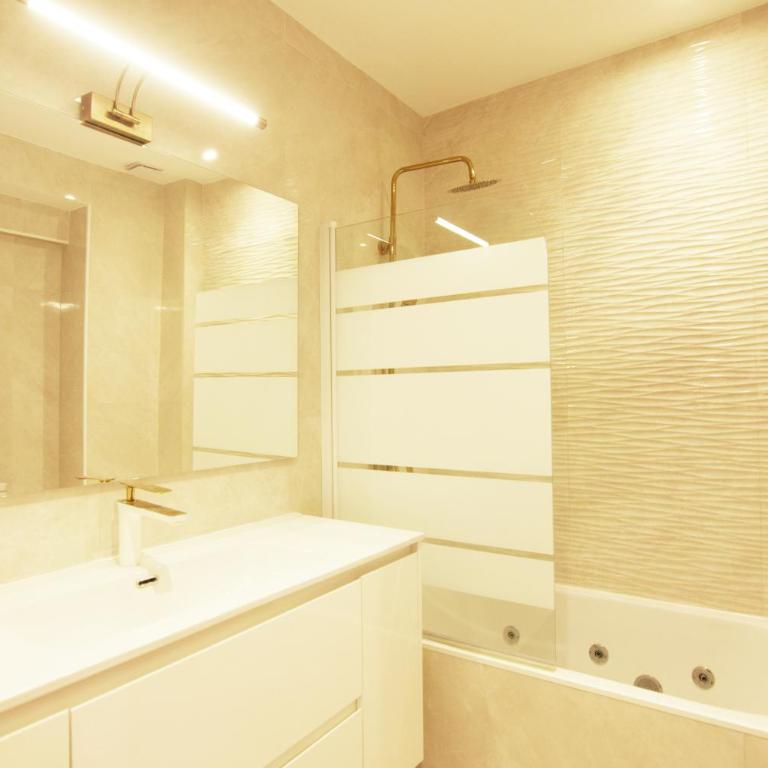 Paradise Luxurious apartment, 3 double rooms for 6 guests, 4 beds, terrace, jacuzzi, free parking, new - Apartamento de 3 dormitorios - 69