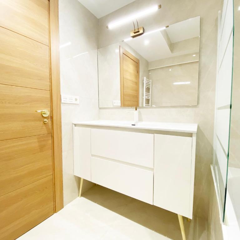 Paradise Luxurious apartment, 3 double rooms for 6 guests, 4 beds, terrace, jacuzzi, free parking, new - Apartamento de 3 dormitorios - 71