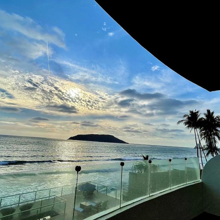 Tramonto, a Beachfront Bliss! - Two-Bedroom Apartment - 4
