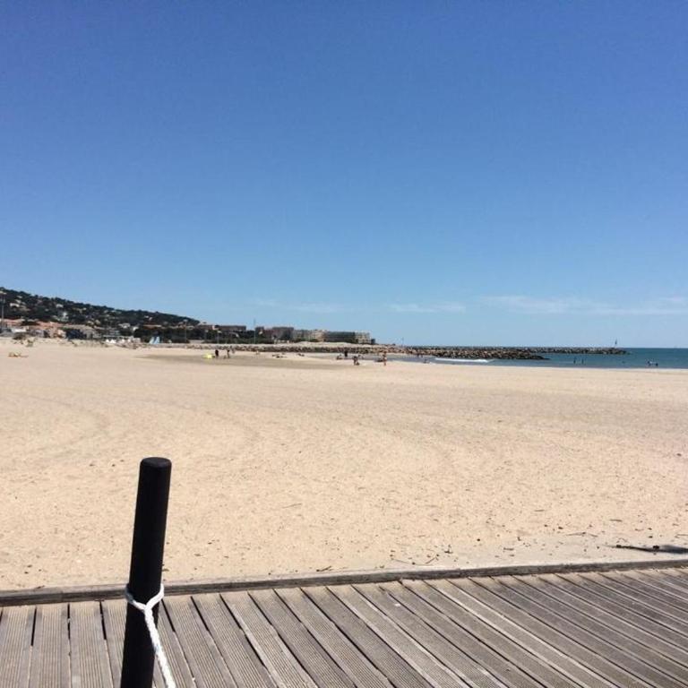 Appartement pour 4 en bord de mer à Sète avec parking privatif - FR-1-338-508 - Apartment - 2