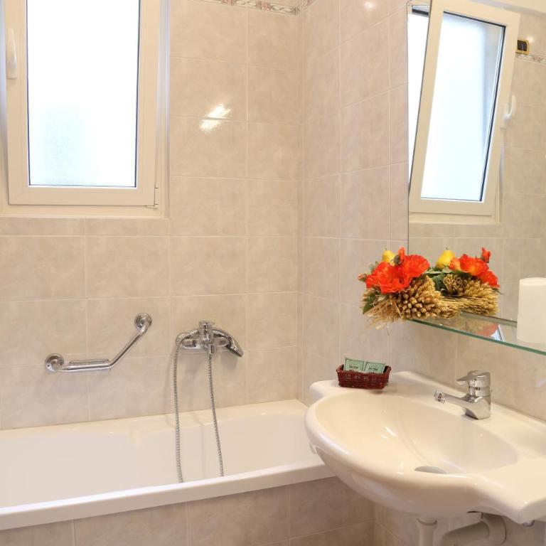 Front Lake Apartment Bardolino - Appartamento con 3 Camere da Letto e con Balcone - 16