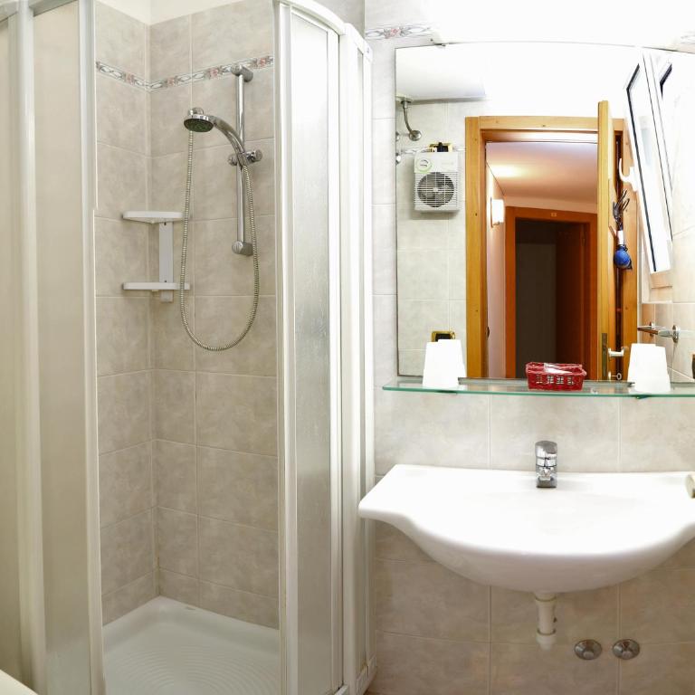 Front Lake Apartment Bardolino - Appartamento con 3 Camere da Letto e con Balcone - 15
