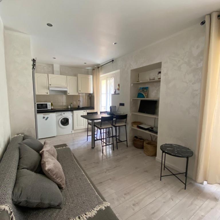 LE SUQUET, OLD TOWN, CANNES CENTER, 2 rooms appt, public parking - Appartement 1 Chambre - 16