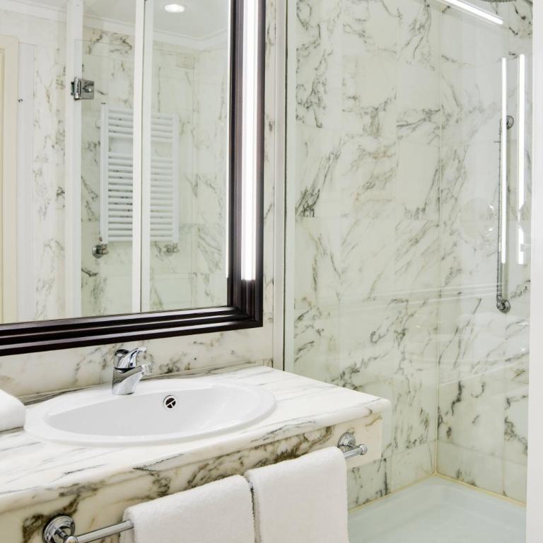 Sheraton Lake Como Hotel - Camera King Deluxe - 8