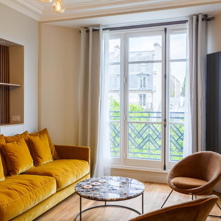 The Eiffel Tower Cosy Nest - Deluxe Apartment - 2