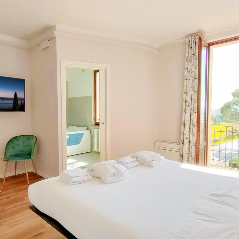 Domus Volumnia Country House - Camera Matrimoniale con Vasca Idromassaggio e Balcone - 5
