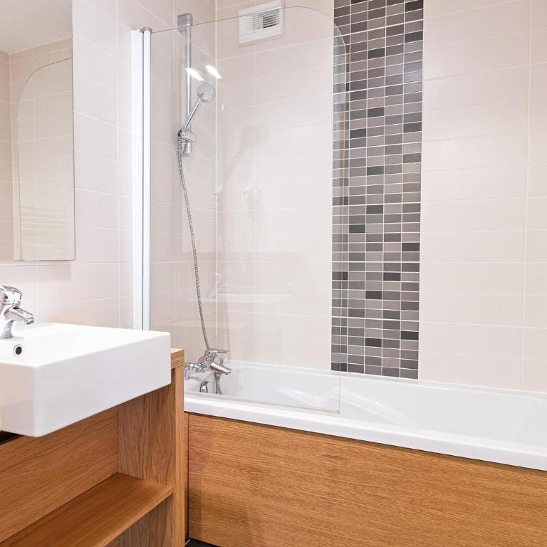 Résidence Lagrange Vacances Les Chalets d'Emeraude - Studio (2 Adultes) - 3