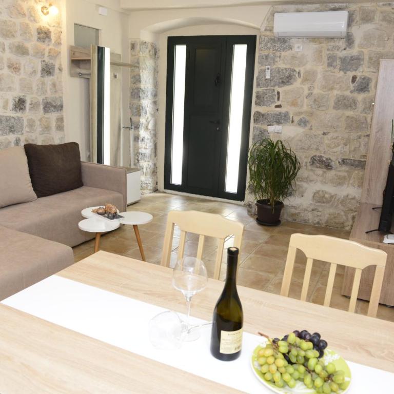 Villa Andrea Apartments with parking - Deluxe One Bedroom Apartment - 1