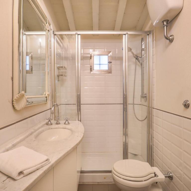Florentine Gem Apartment - Two-Bedroom Apartment - 15