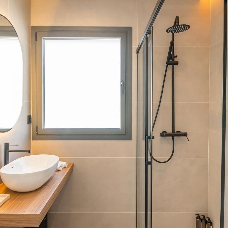 Gran Via VII calle Jacometrezo 2BR 2BH - Apartment - 42