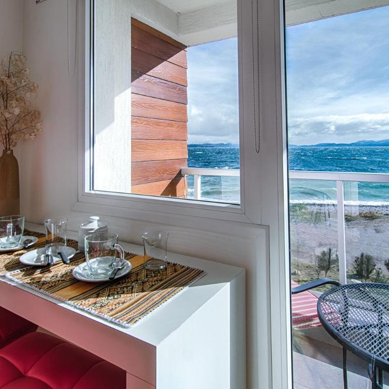 Bariloche costa del lago Ollagua, vista al lago panoramica, piscina, cochera - Apartamento con vistas al lago - 37