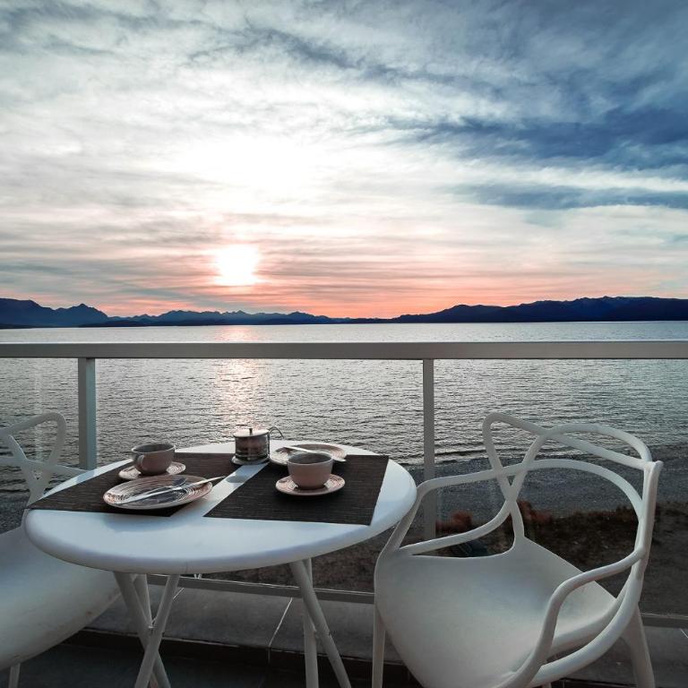 Bariloche costa del lago Ollagua, vista al lago panoramica, piscina, cochera - Apartamento con vistas al lago - 6
