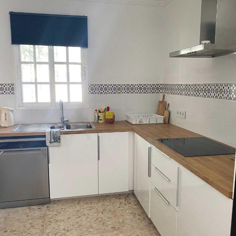 Villa Manoli: 4 bedroom villa in Zahora, ideal for 2 families - Casa de 4 dormitorios - 8
